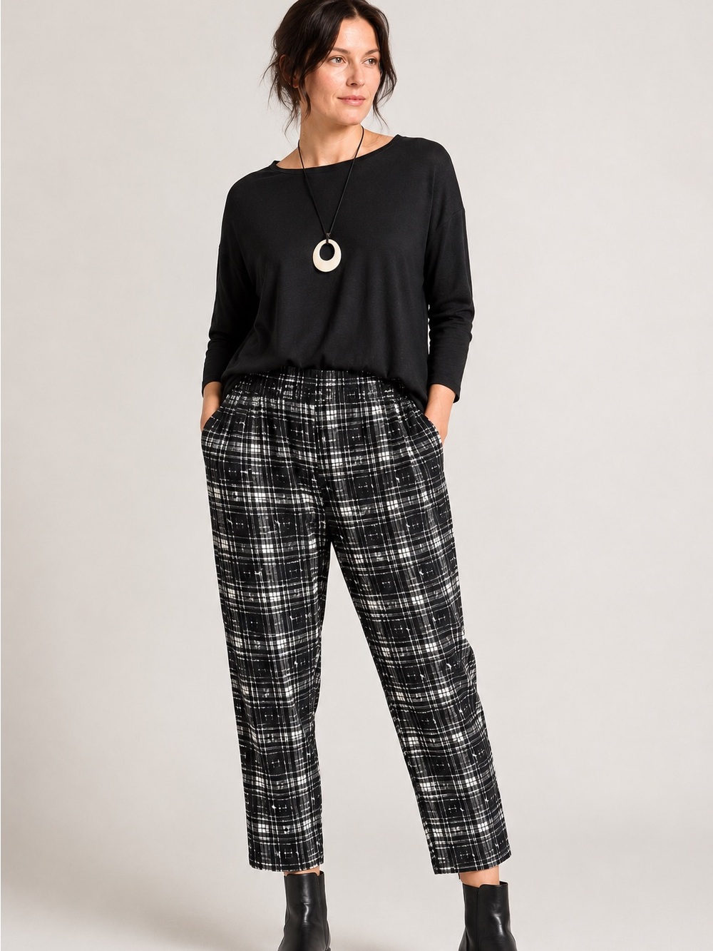 Ozai N Ku Radio Frequency Plaid Ankle Pants Womens XL Black White Made in Greece